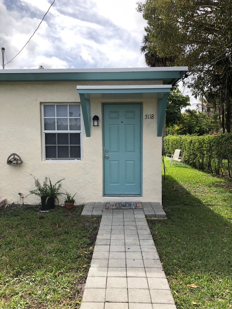 West Palm Beach Apartment: 5116-5118 Canal Road