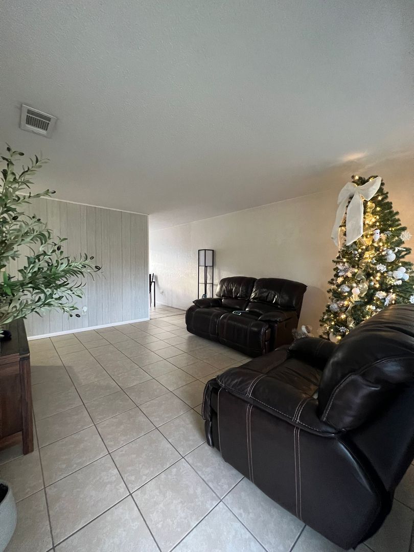 Port Orange Apartment: 309  Magnolia Street