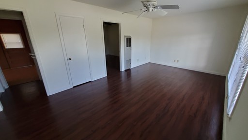 Exceptional 1-1 duplex in prestigious West Hills – photo 1