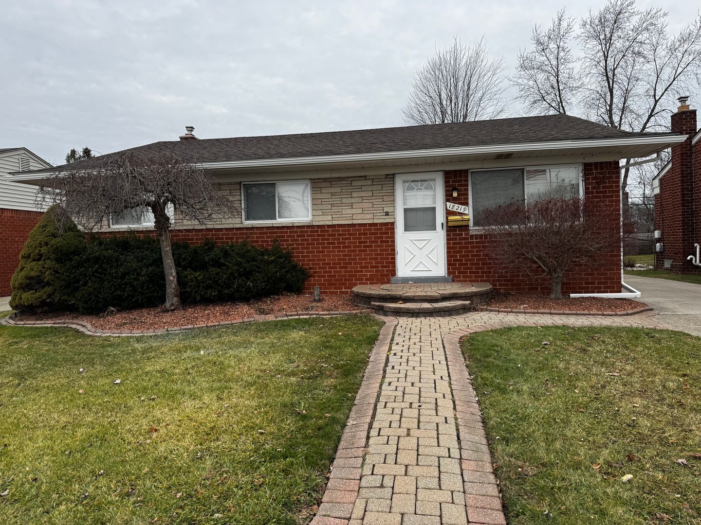 Fraser House: 18219 E Thirteen Mile Rd