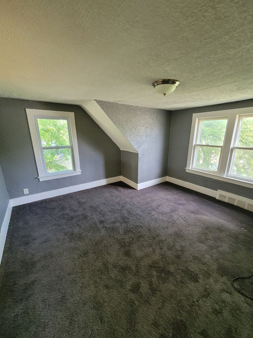 Clinton Twp Apartment: 23888 Henry B Joy