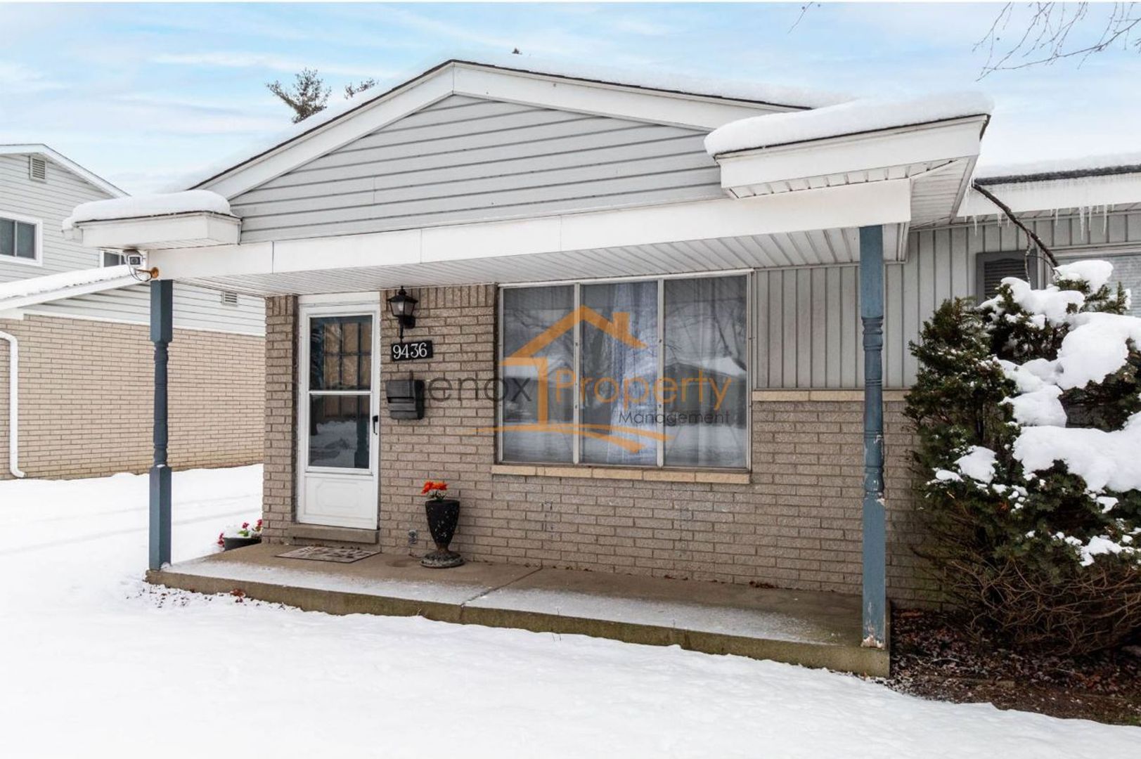 Plymouth House: 9436 Tavistock
