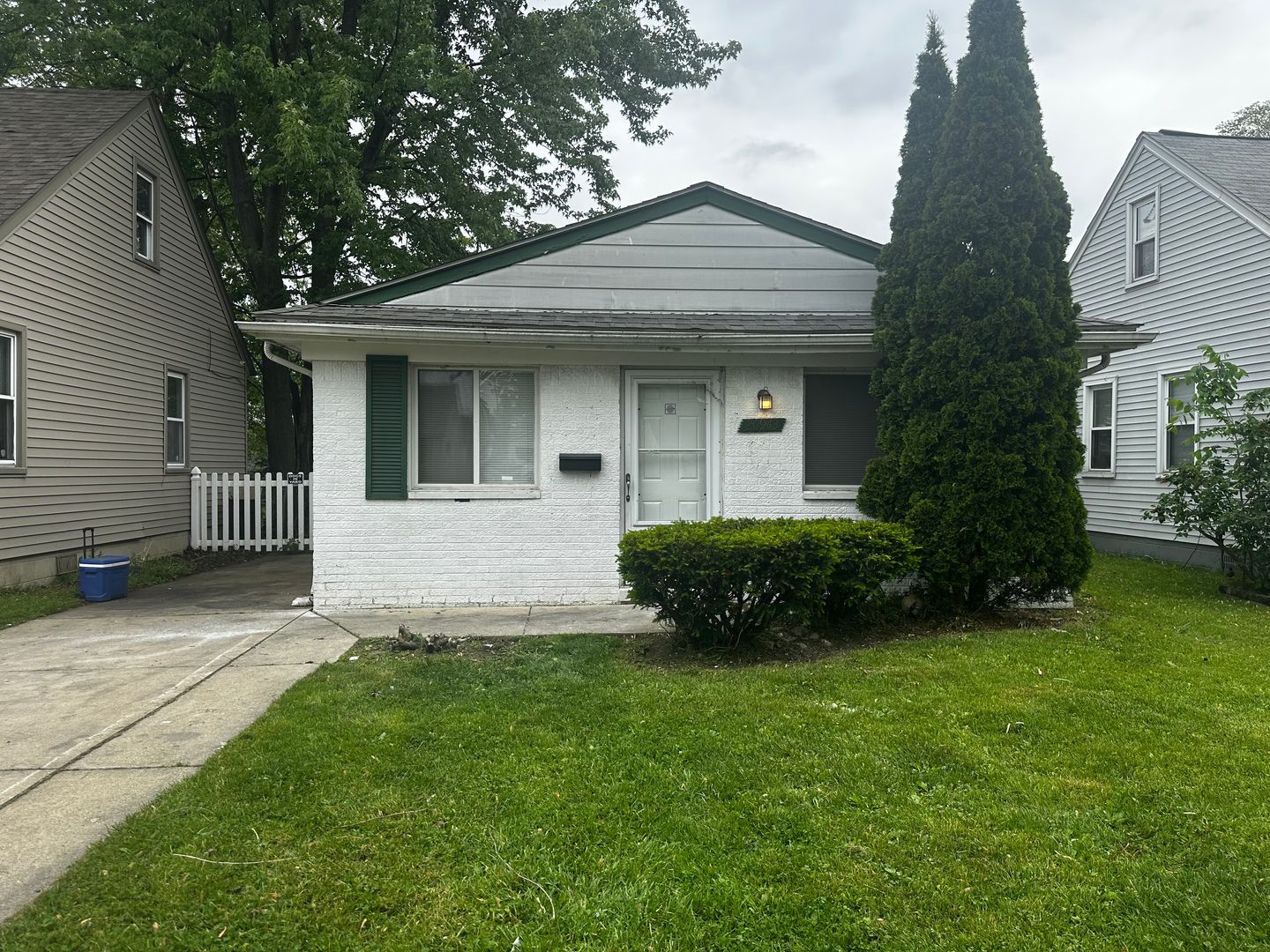 Harper Woods House: 20943 Hollywood