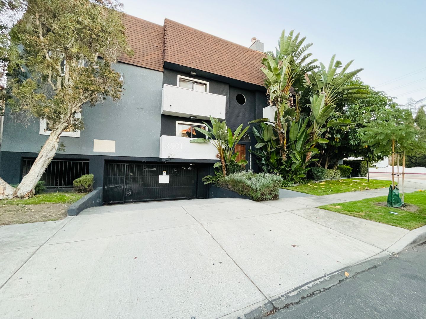 LOS ANGELES Apartment: 3501 JASMINE AVENUE