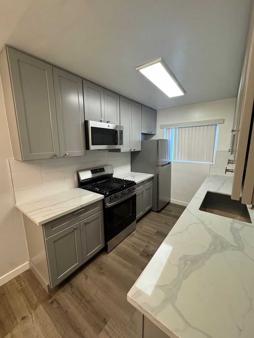 LOS ANGELES Apartment: 6536 LA MIRADA AVENUE