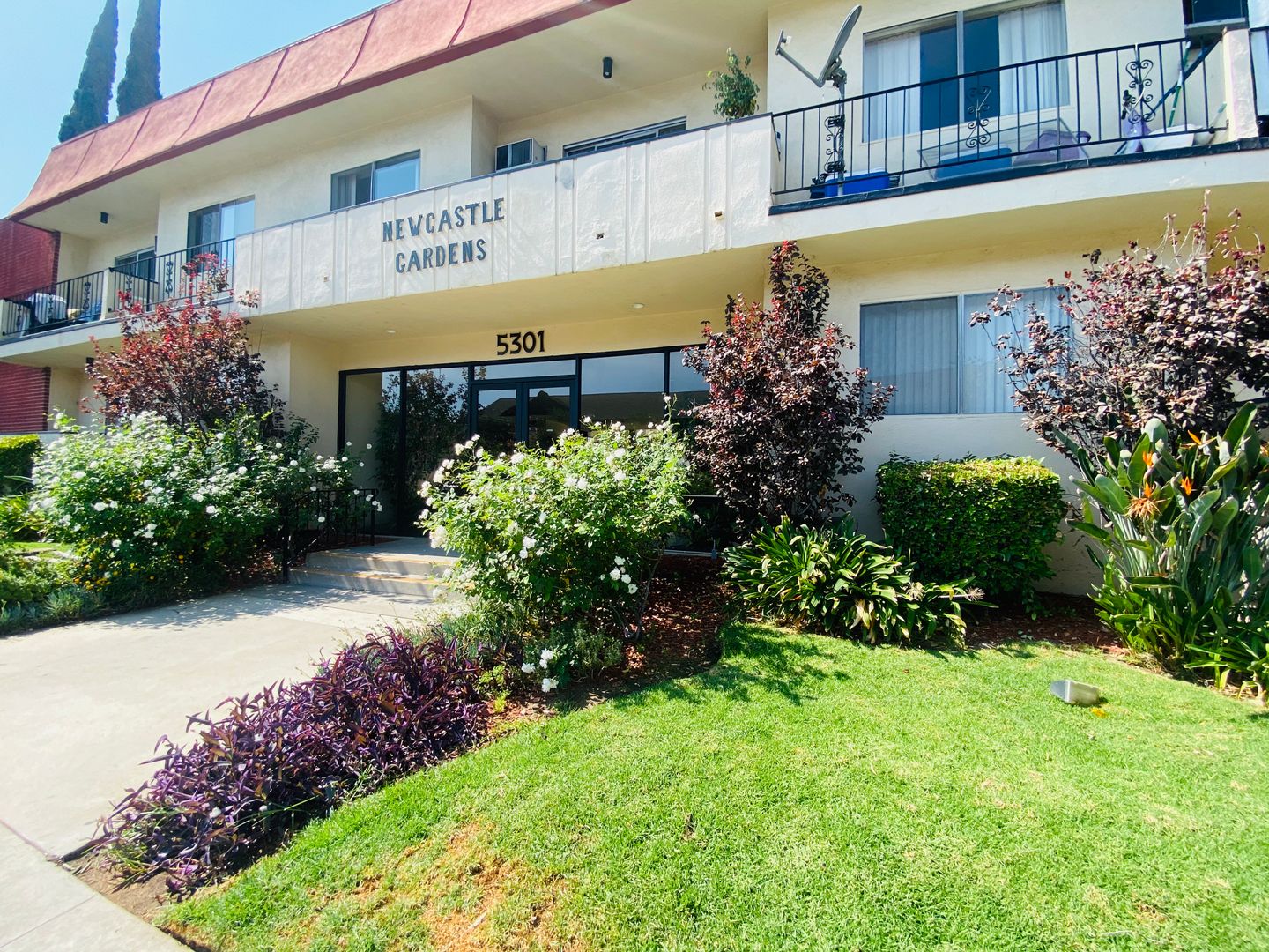 ENCINO Apartment: 5301 NEWCASTLE AVENUE