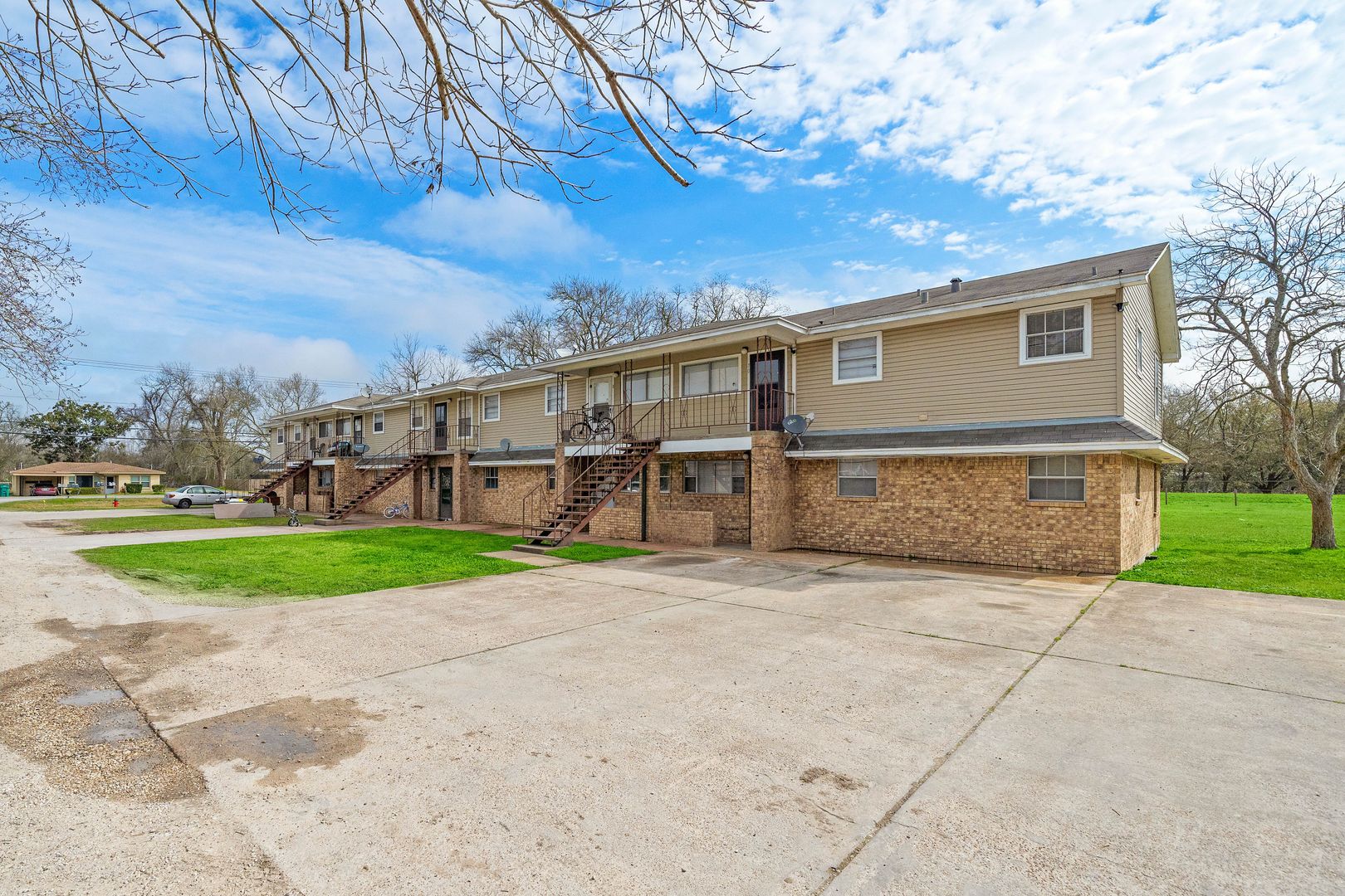 La Marque Apartment: 2729 Main