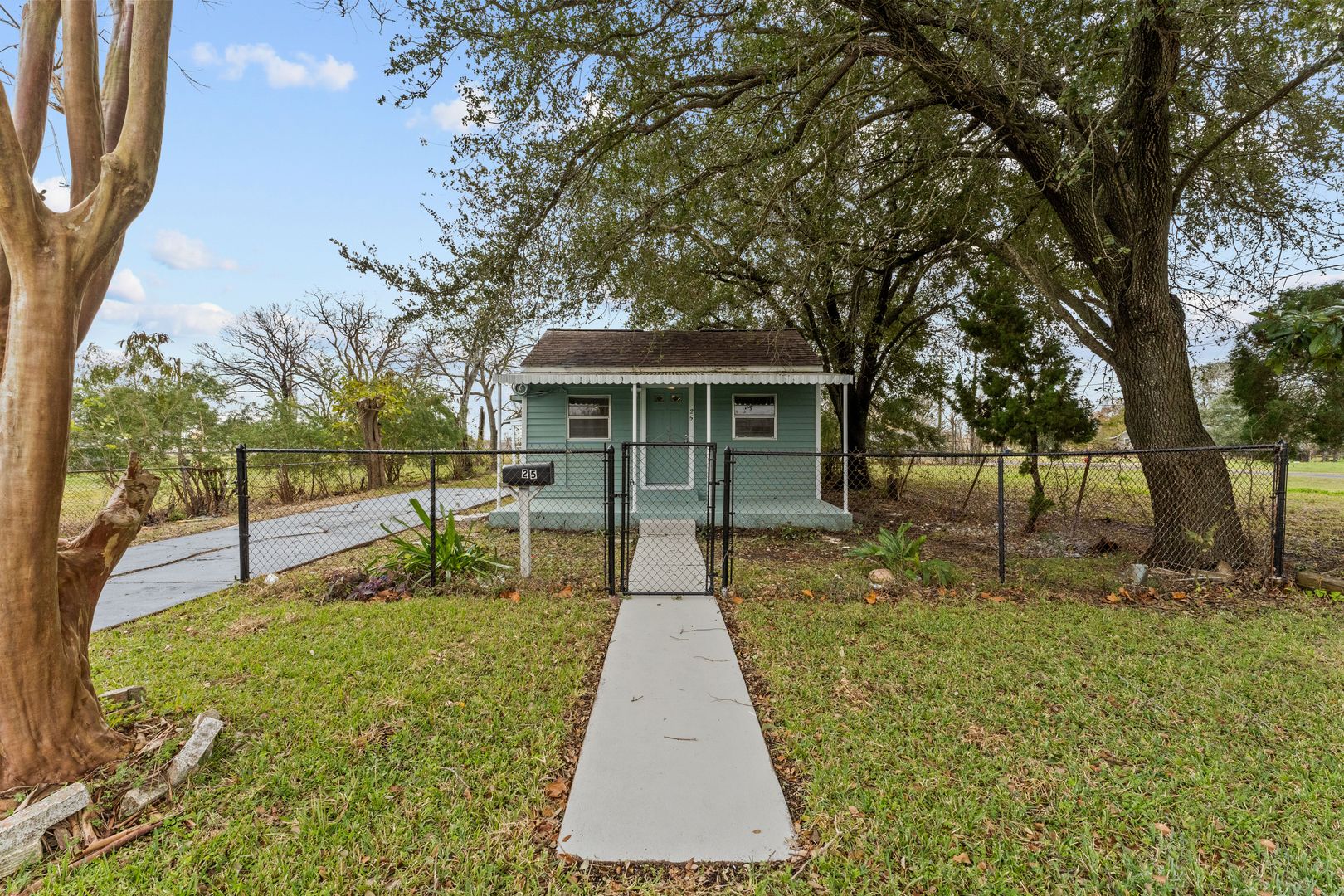 Texas City House: 25 2nd Ave N