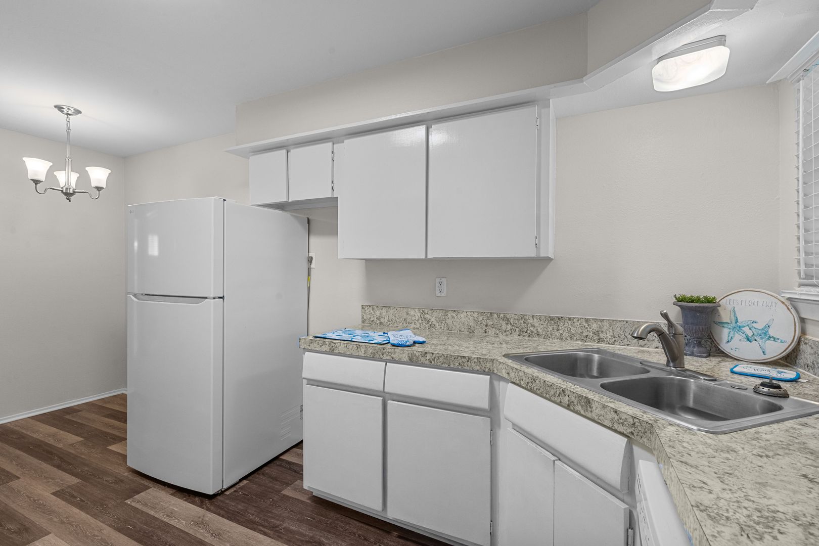 Galveston Apartment: 102 Strand Street