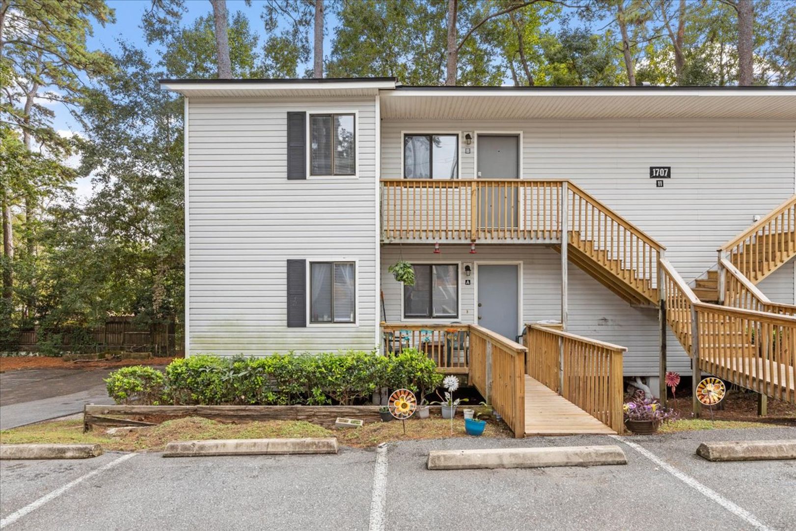 Tallahassee Apartment: Marys Court & Buckingham Court