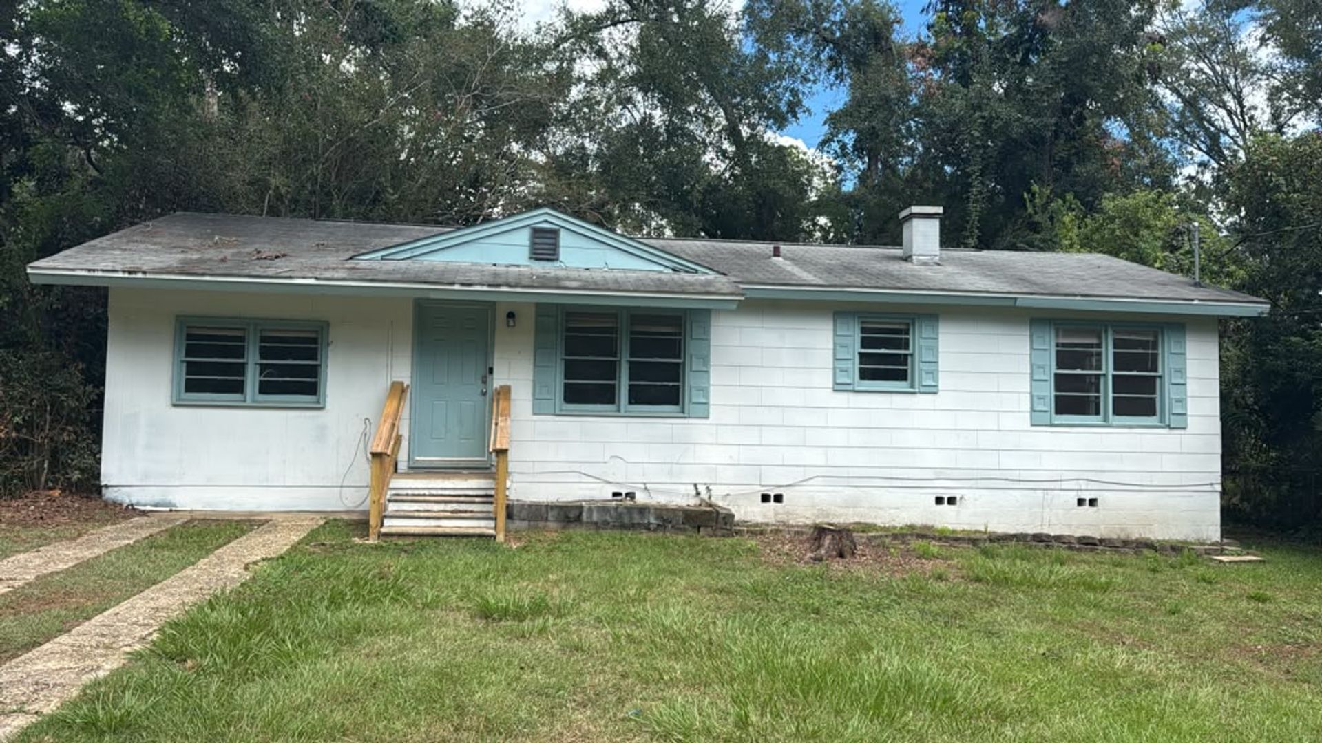 Tallahassee House: 1638 Sharkey St.