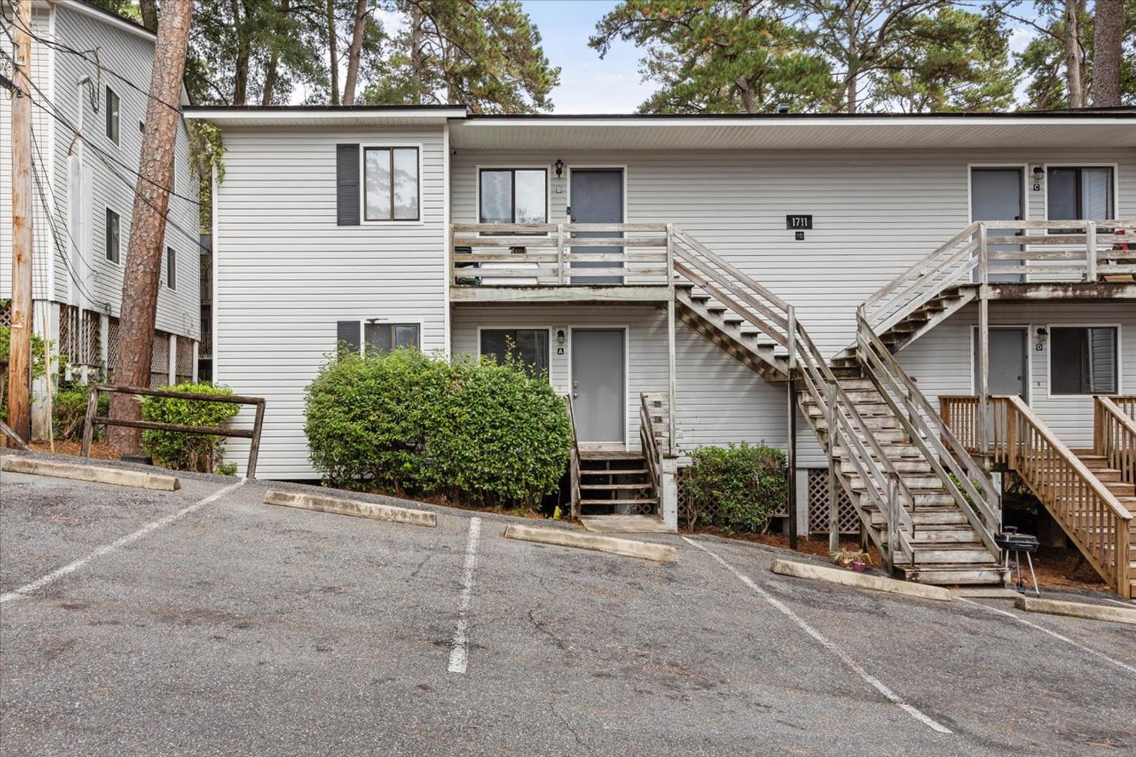 Tallahassee Apartment: Marys Court & Buckingham Court