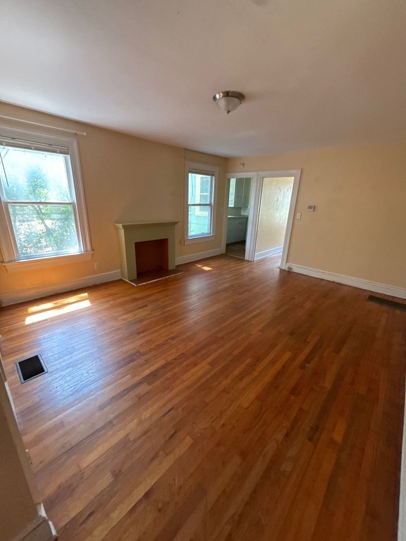 Tallahassee Apartment: 507 E. College Avenue