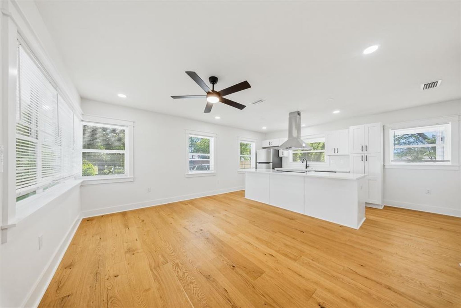 1827 Fernando Drive 11 of 12