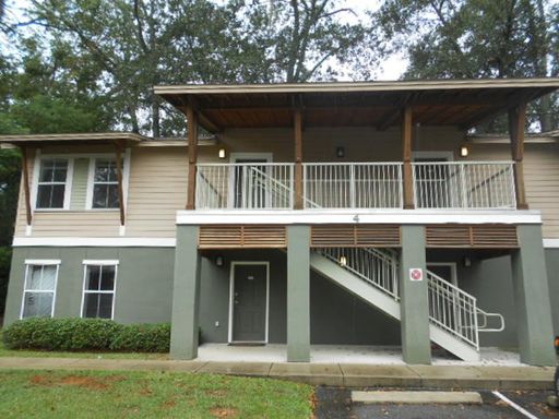 1/1 apt with office across from the Stadium! Available NOW! – photo 1
