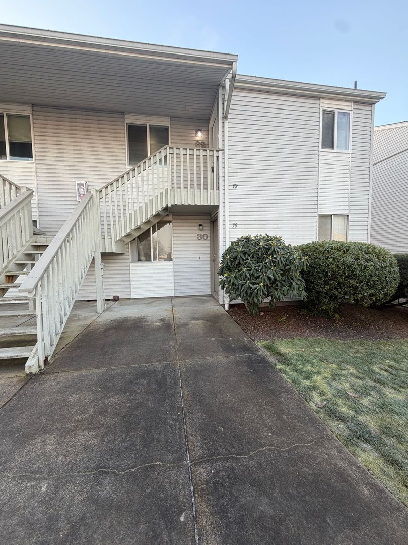 Albany Apartment: Springwood Manor