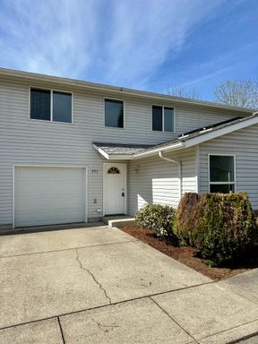 1/2 Off 2nd Month's Rent – photo 1