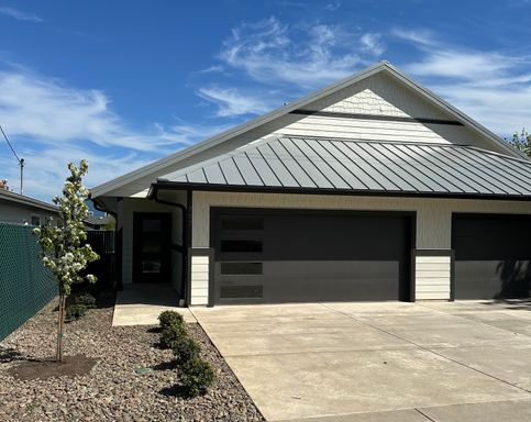 New 3 Bedroom Duplex - $100 Off for the First 3 Months! – photo 1