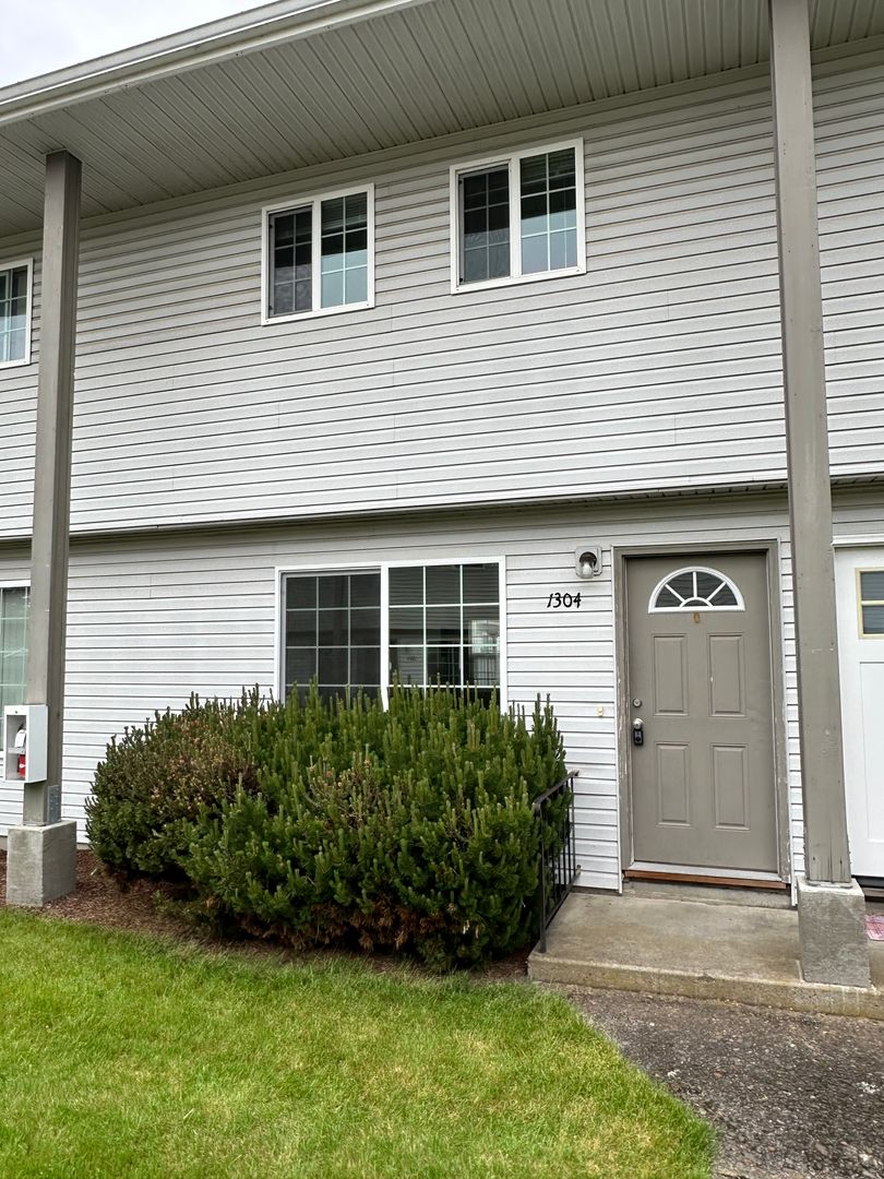 Albany Apartment: Springwood Manor