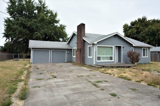 3 Bedroom 1 Bath Home on Large Lot – photo 1