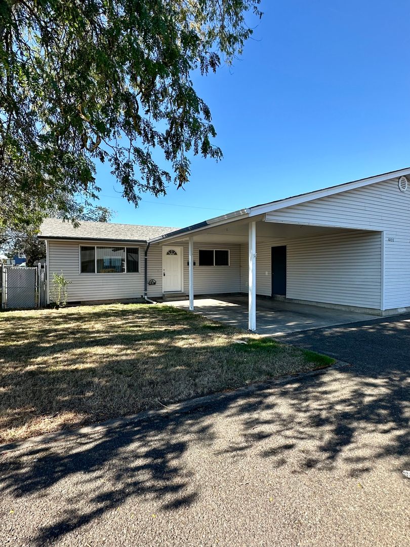 Lebanon Apartment: Hiatt Duplexes