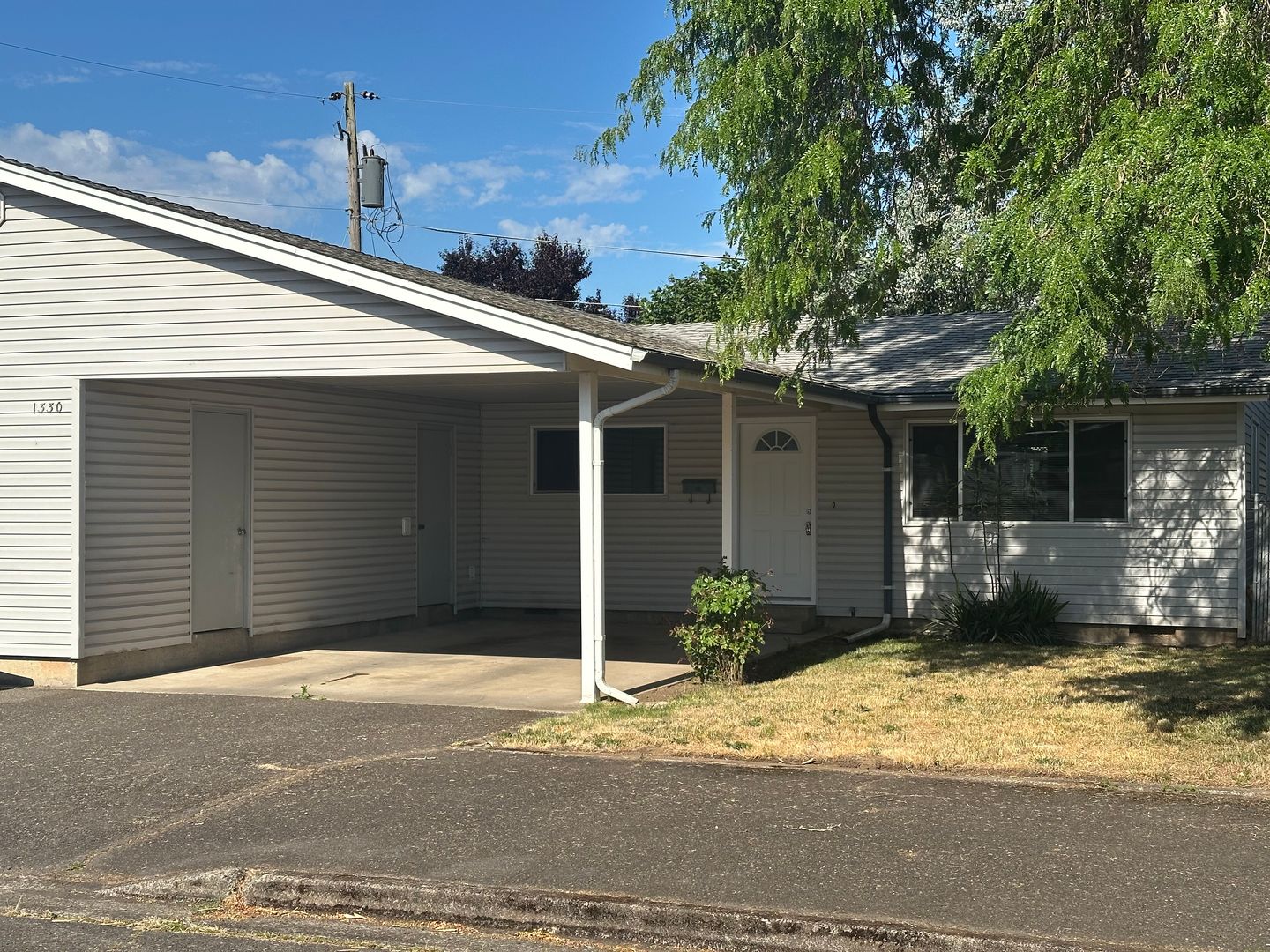 Lebanon Apartment: Hiatt Duplexes