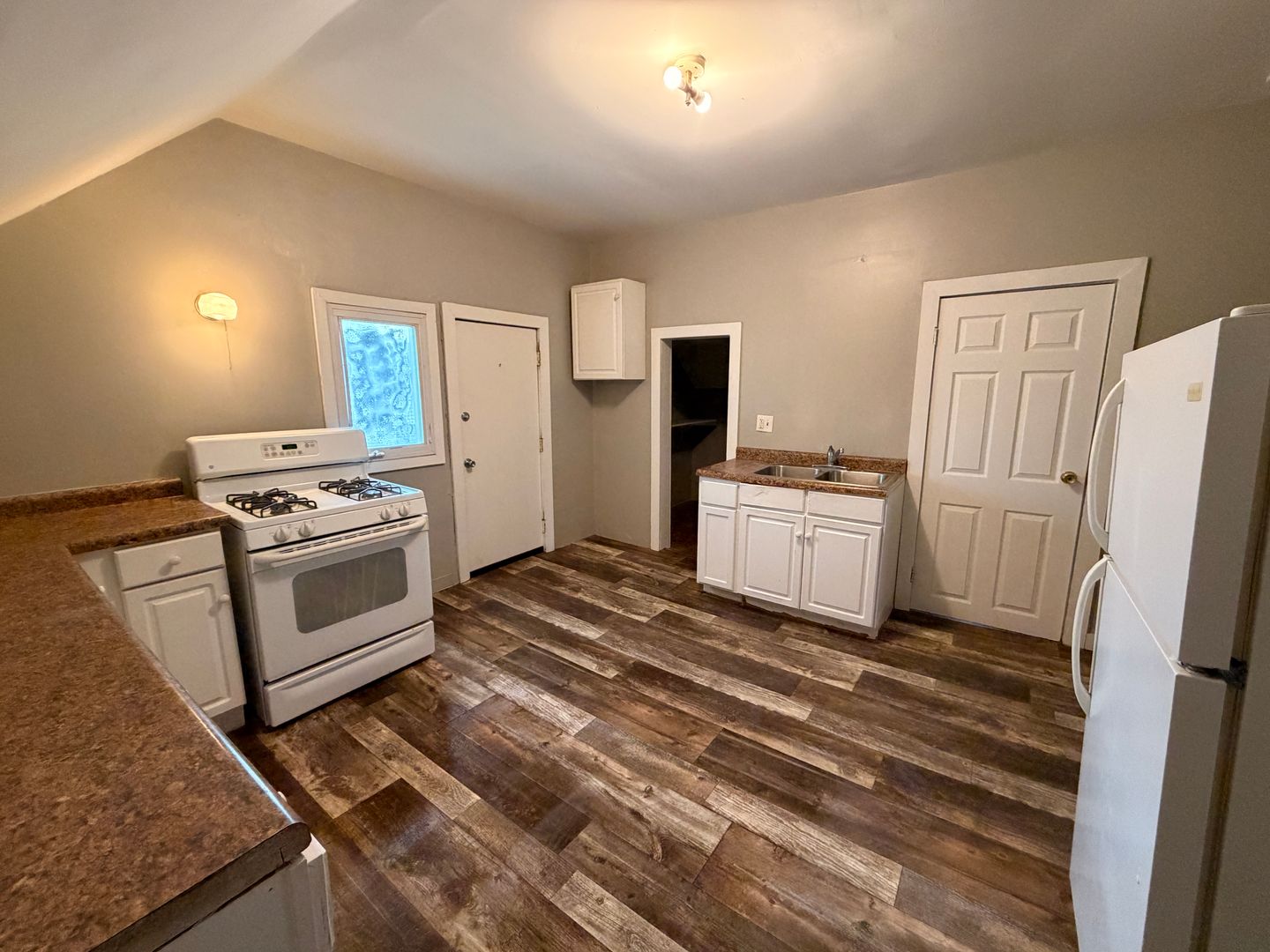 Racine Apartment: 1623 Maple Street