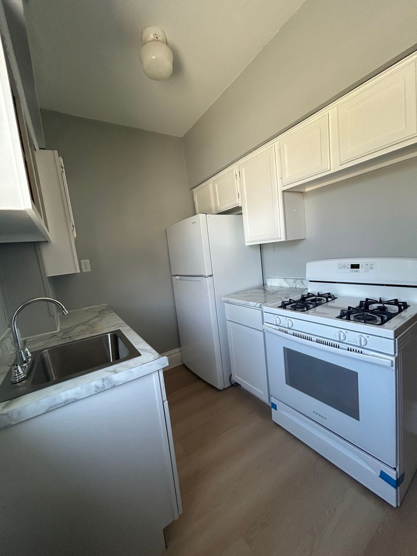 Kenosha Apartment: 6800 Sheridan Rd