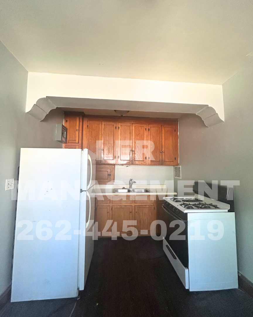 Racine Apartment: 2701 Arlington Ave.