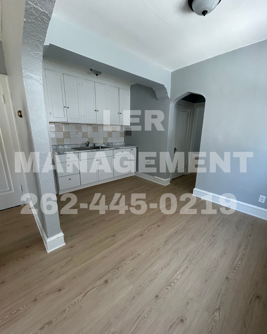 Racine Apartment: 2701 Arlington Ave.
