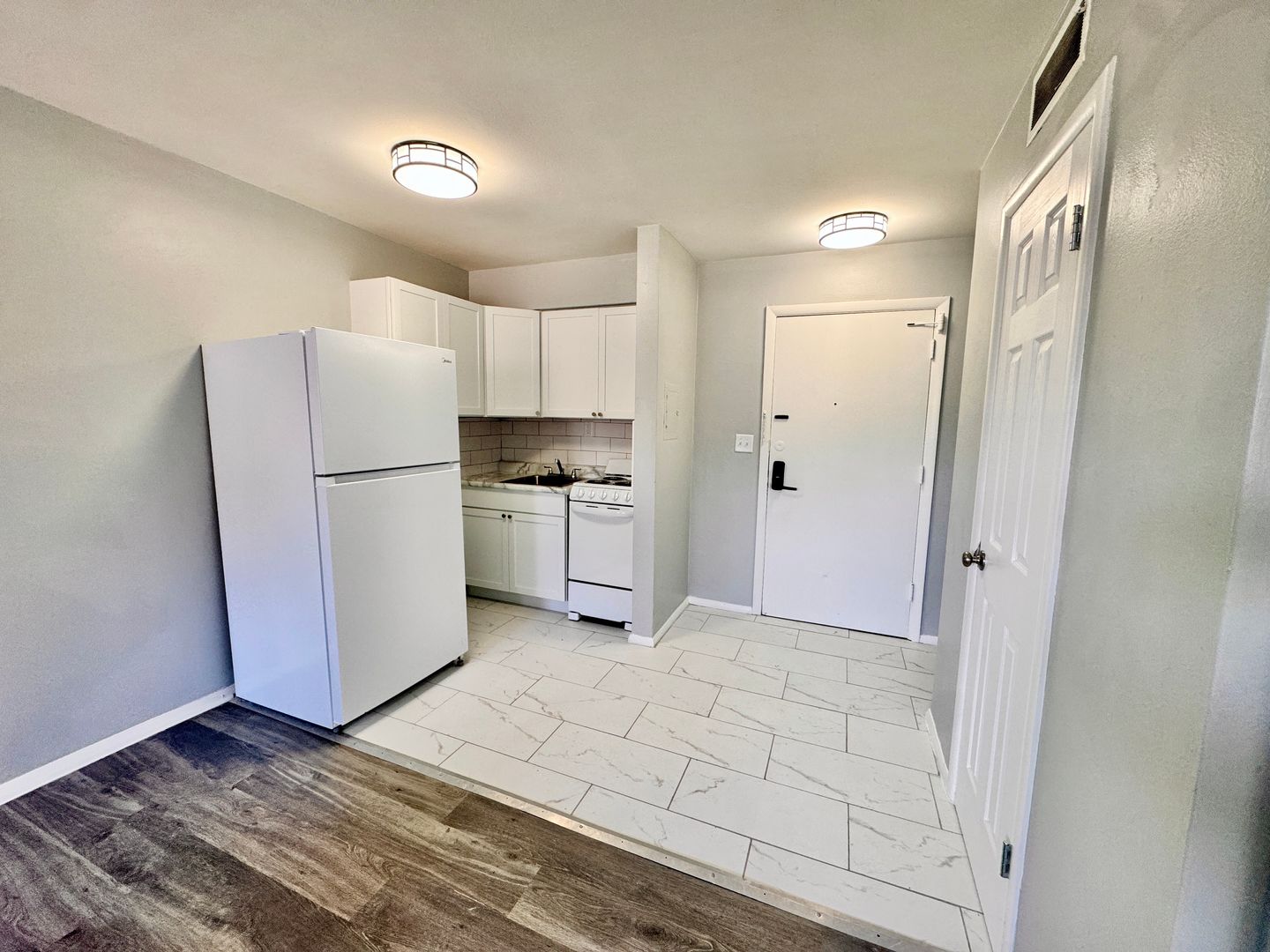 Racine Apartment: 1915 Washington Ave.