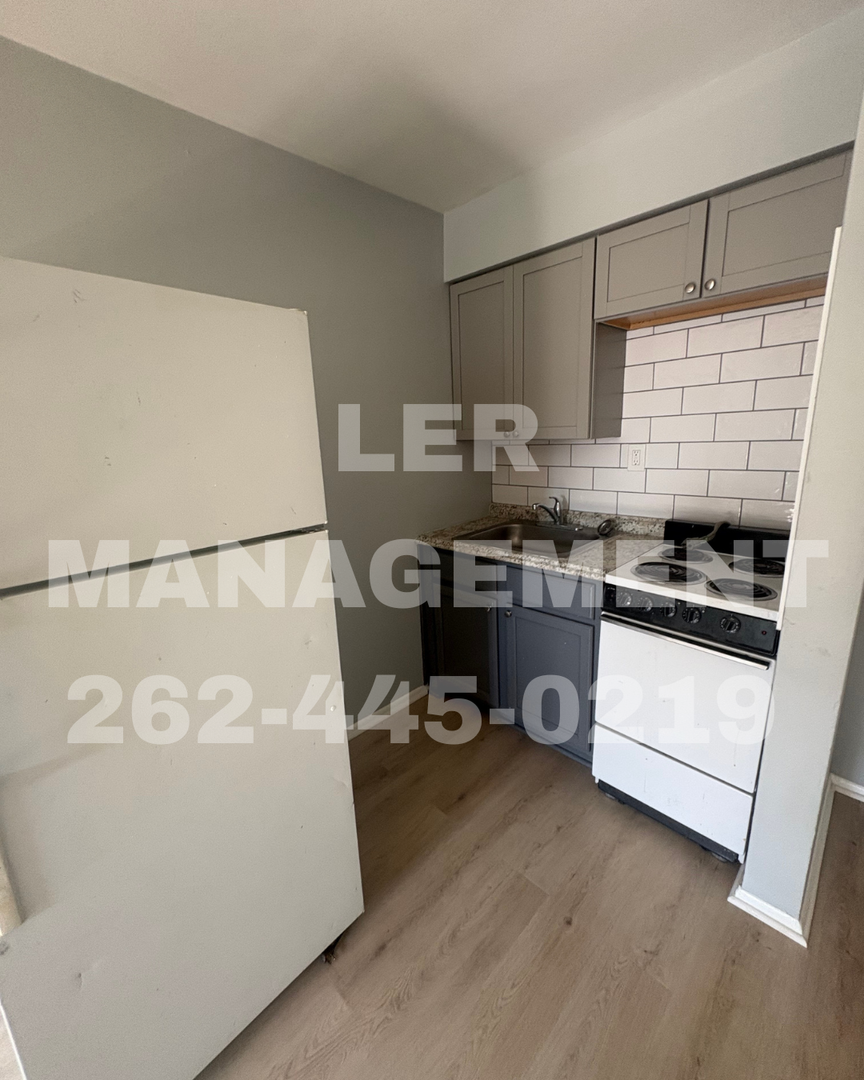 Racine Apartment: 1915 Washington Ave.