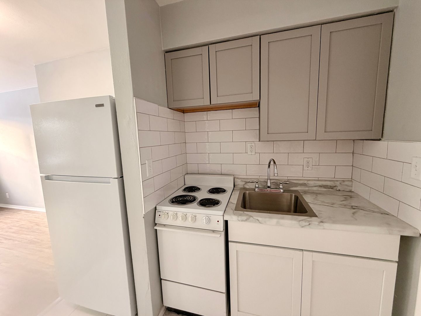 Racine Apartment: 1915 Washington Ave.