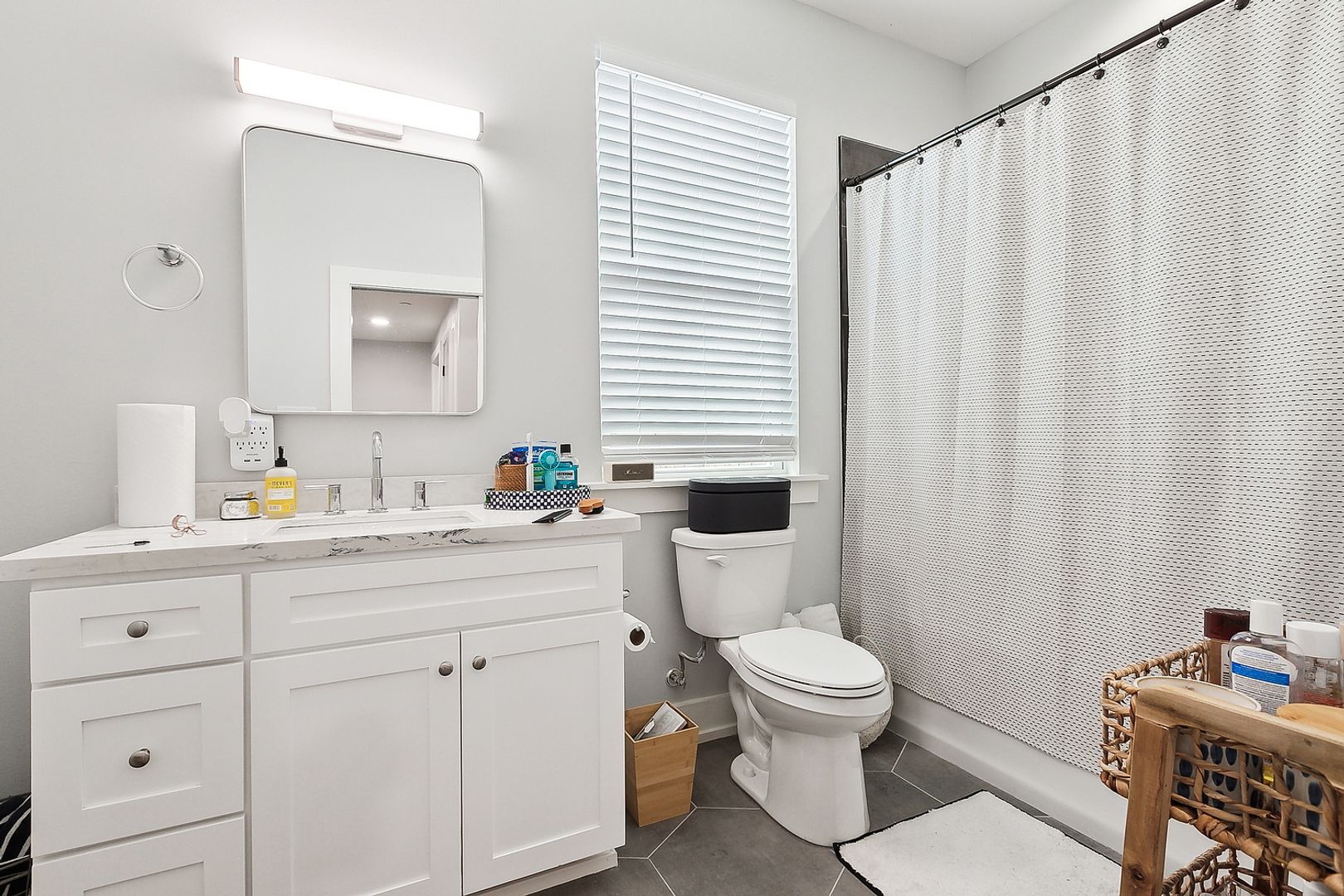 Elegant 3 Bedroom, 2.5 Bath Apartment 6 of 8