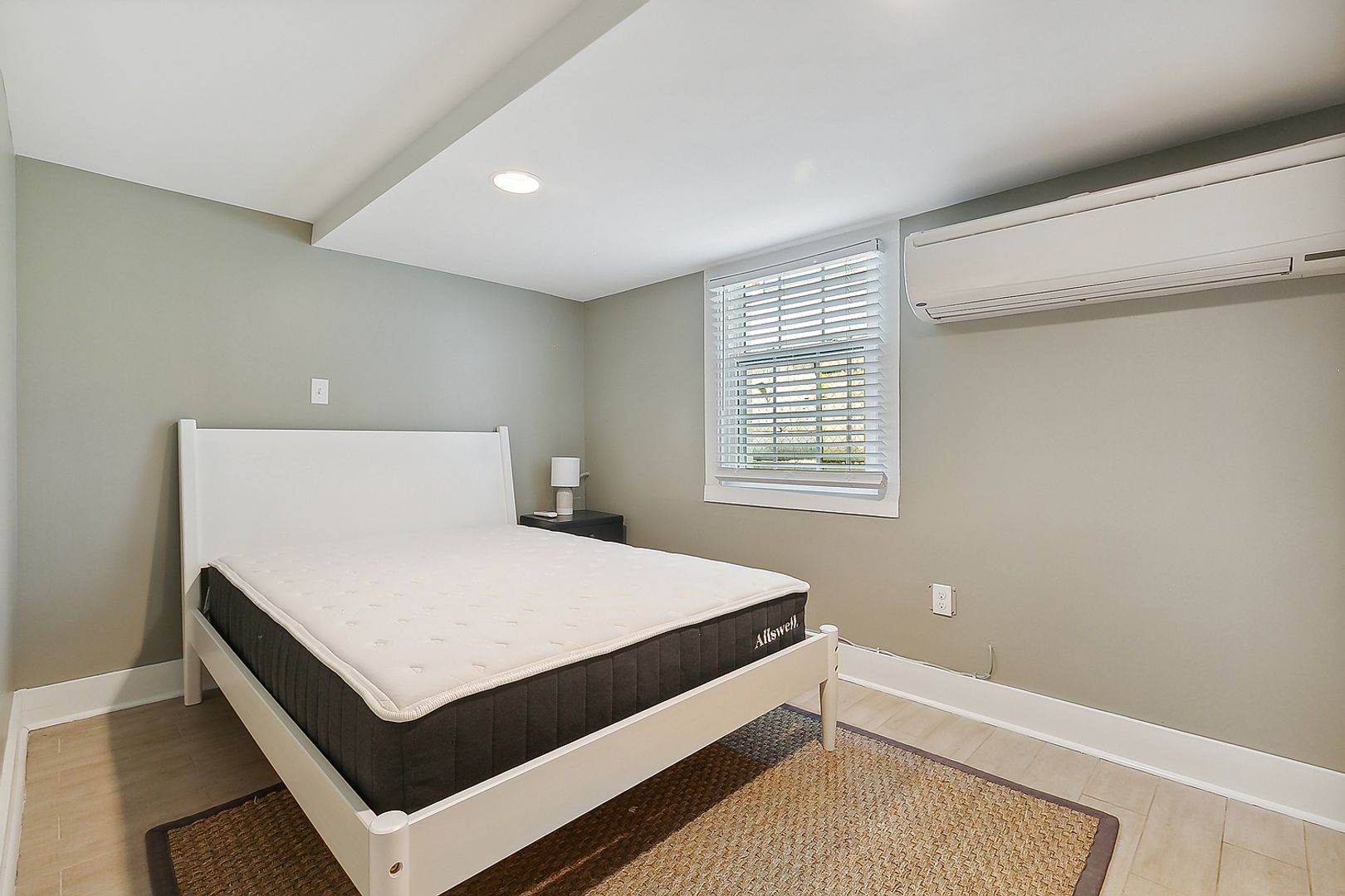 Fully furnished studio apartment 11 of 12
