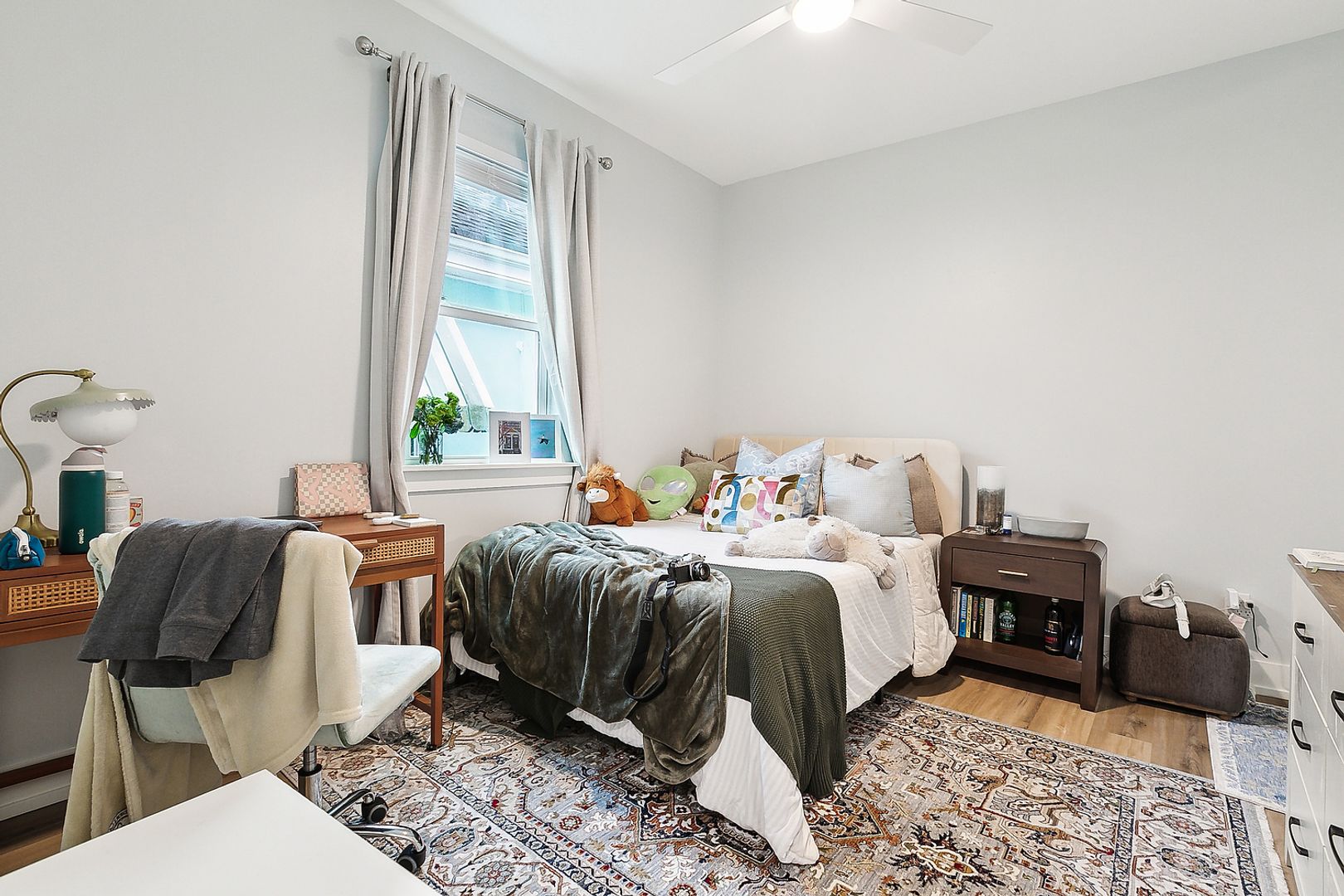 Elegant 3 Bedroom, 2.5 Bath Apartment 3 of 8