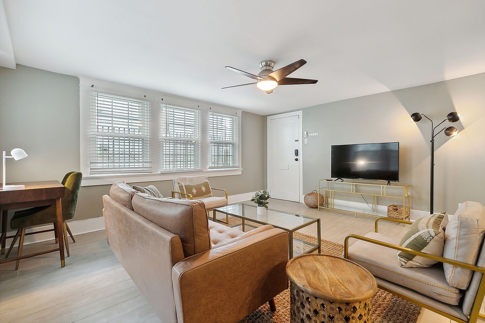 Fully furnished studio apartment 8 of 12