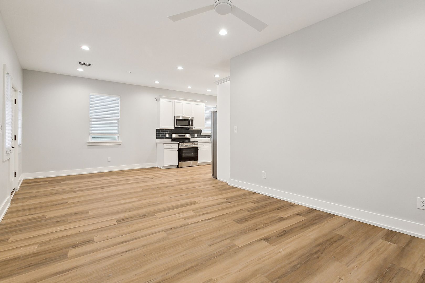 Spacious 3 Bedroom, 2 Bath Apartment with Modern Appliances 2 of 8
