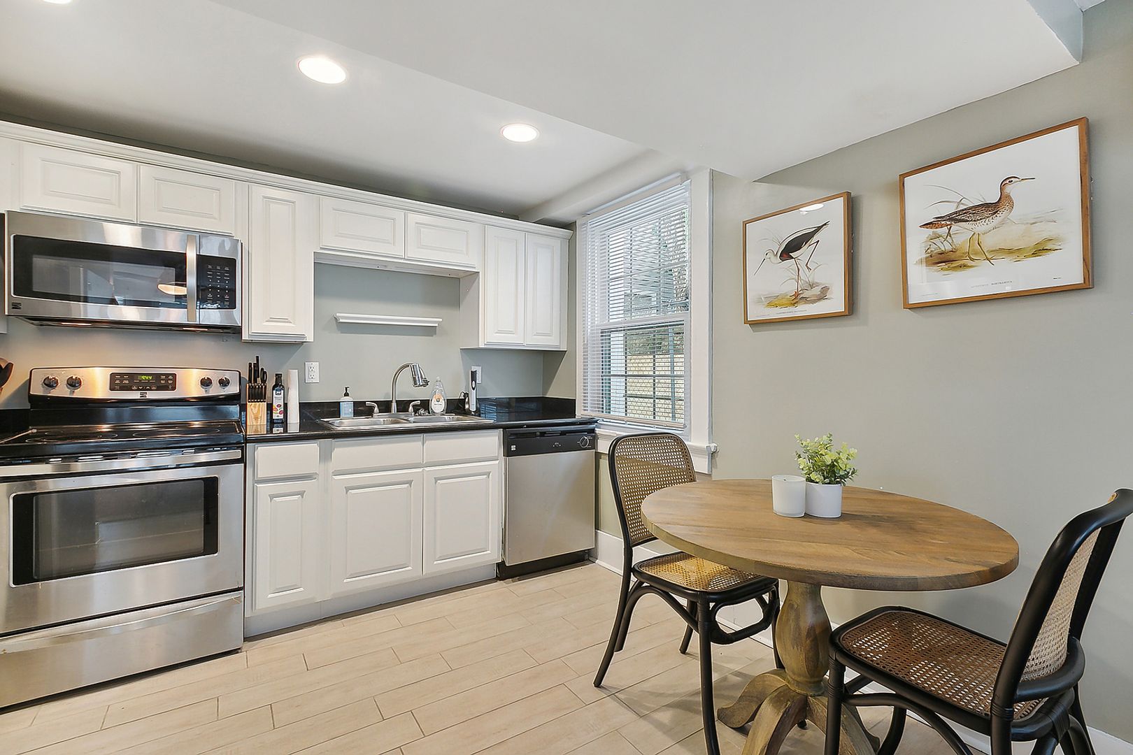 Fully furnished studio apartment 9 of 12