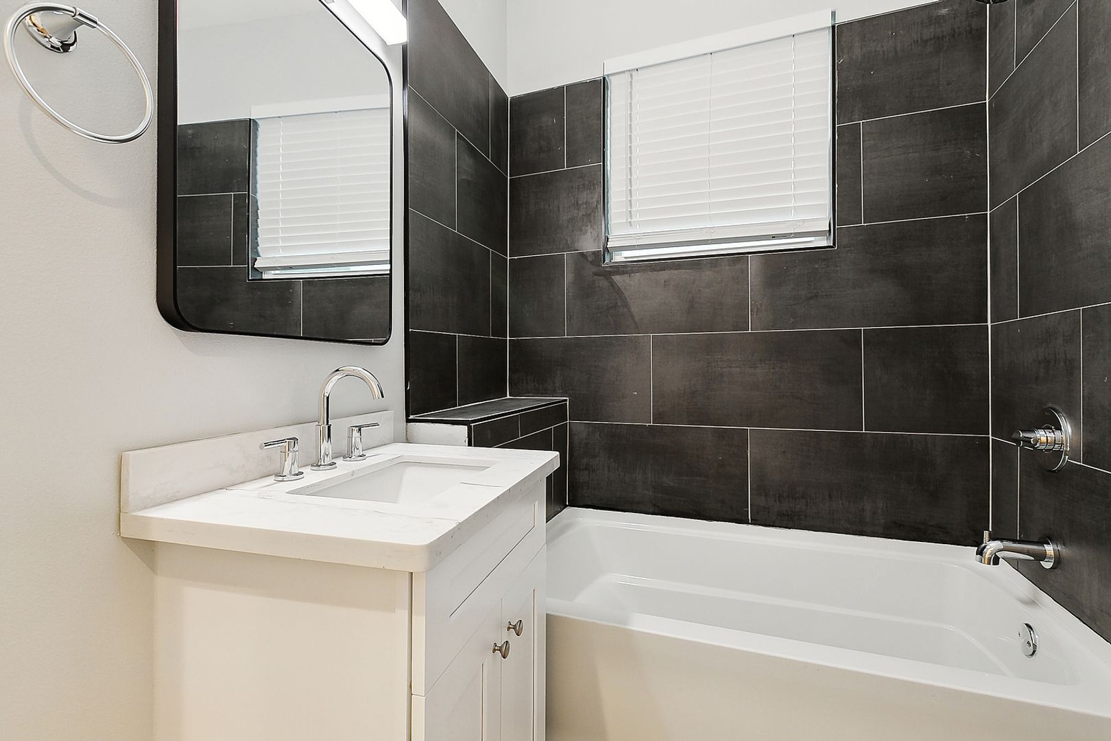 Spacious 3 Bedroom, 2 Bath Apartment with Modern Appliances 8 of 8