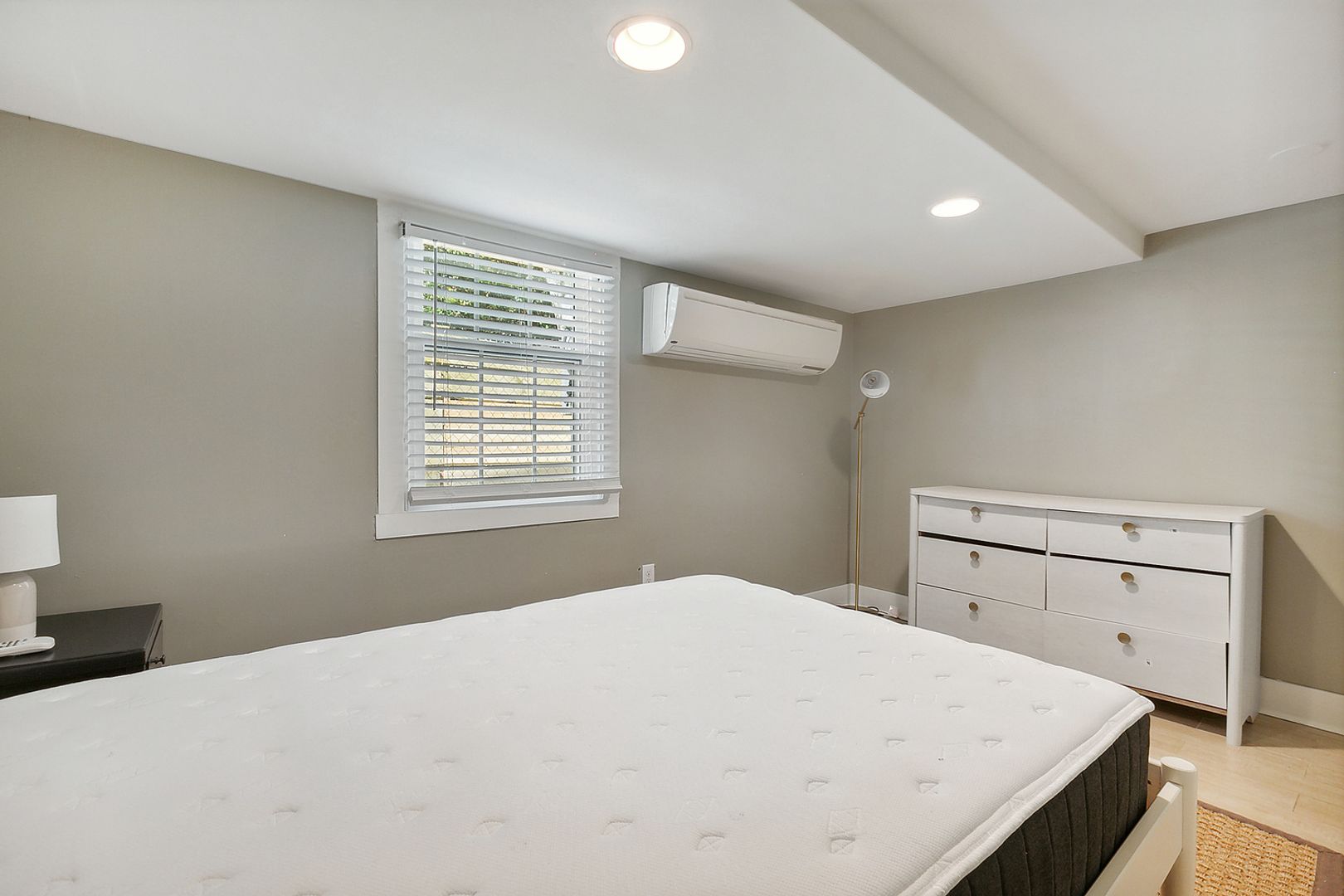 Fully furnished studio apartment 12 of 12