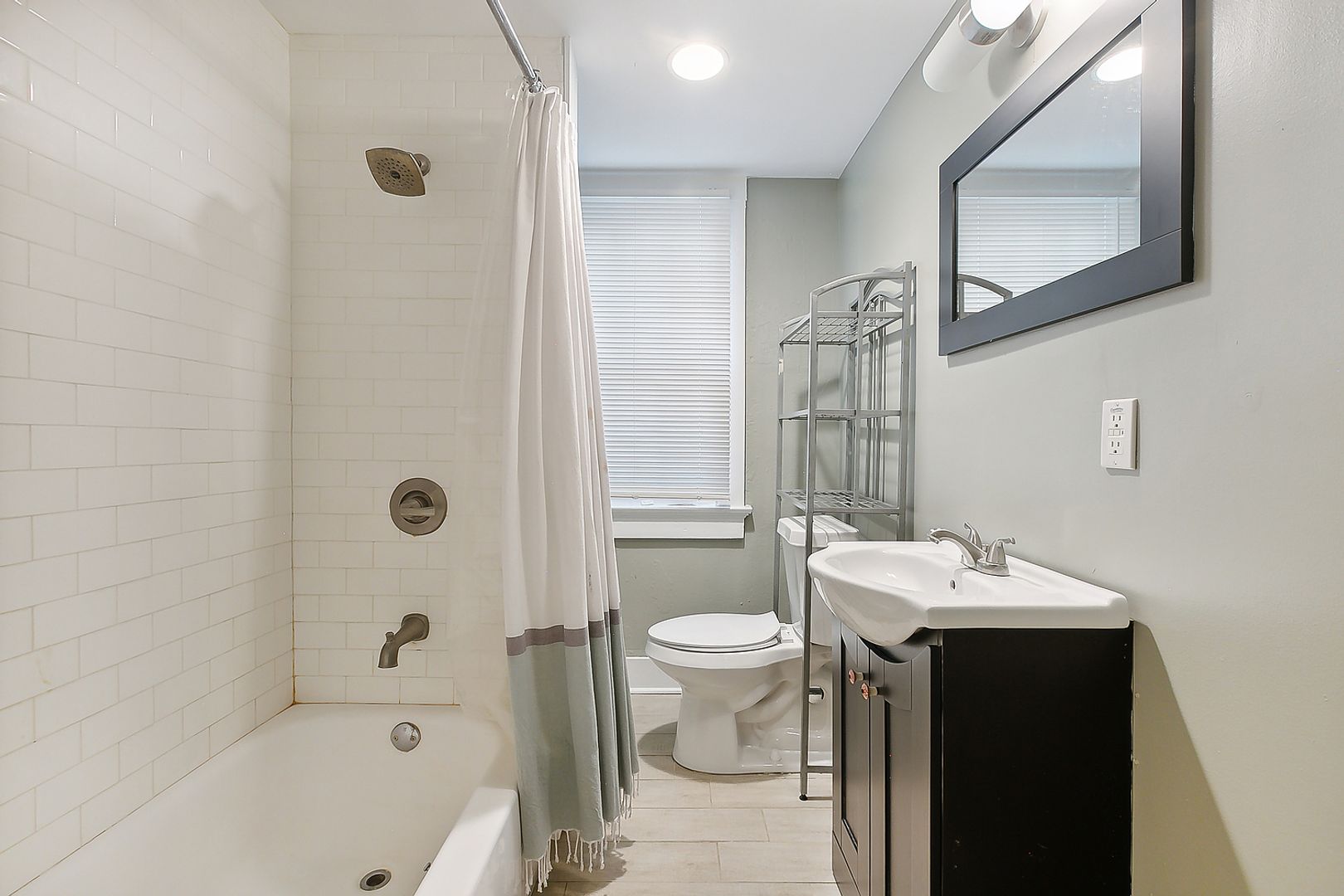 Fully furnished studio apartment!! 11 of 11