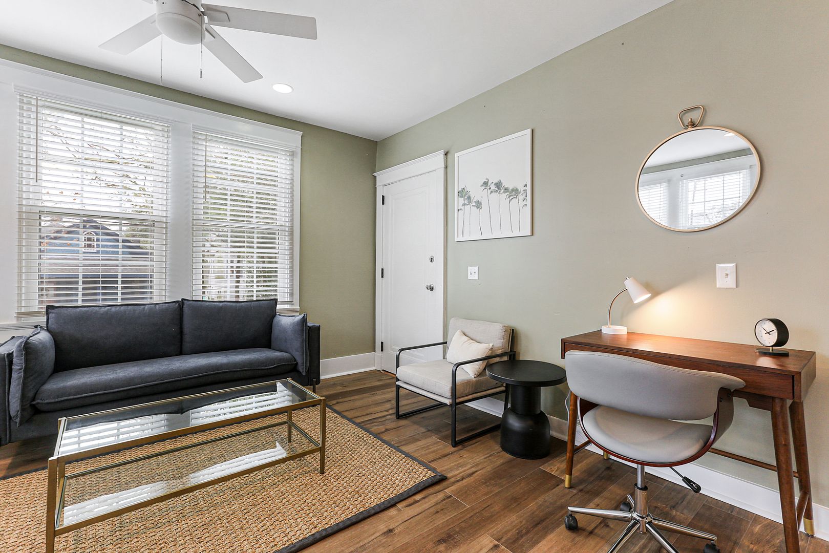 Fully furnished studio apartment 3 of 12