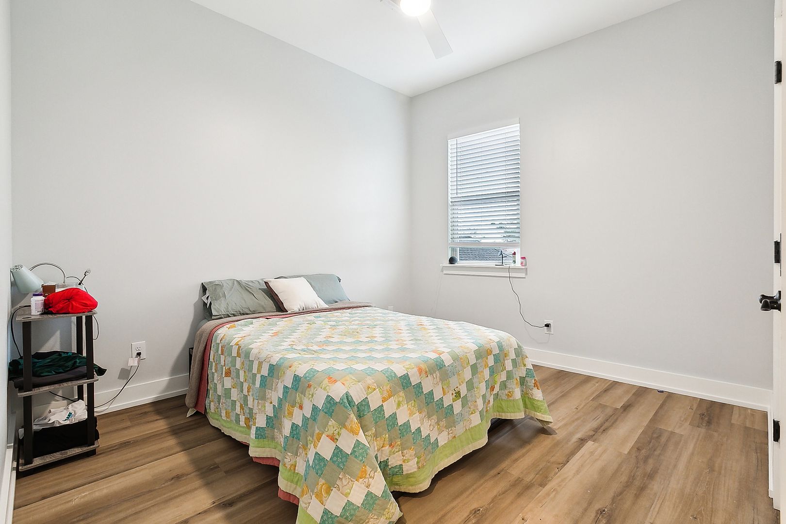 Cozy 2 Bedroom, 1 Bath Apartment 4 of 6