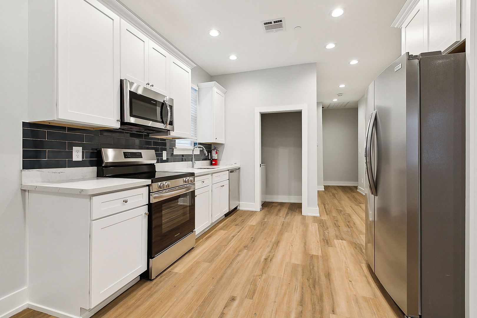 Spacious 3 Bedroom, 2 Bath Apartment with Modern Appliances 4 of 8