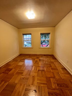 2 WEEKS FREE - VINTAGE CHARM - 1 BED/1 BATH – photo 1