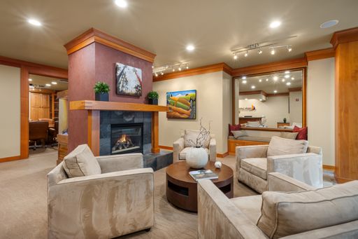 ONE MONTH FREE - Luxury Office with a Window - Unbeatable Location! – photo 1