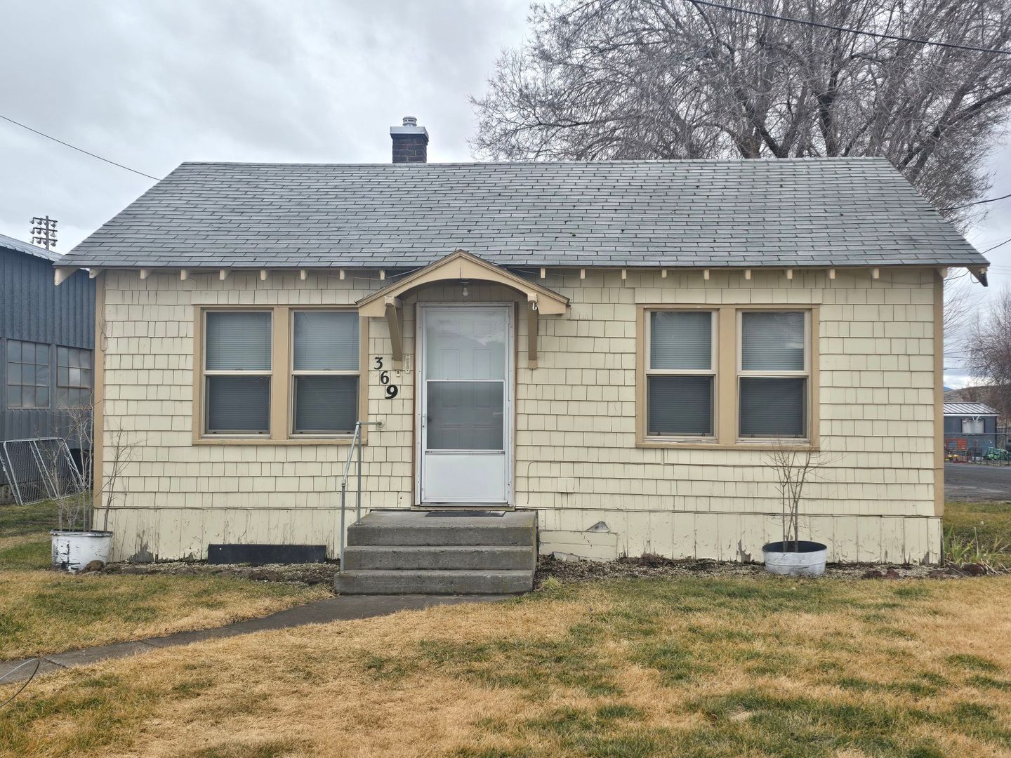 Merrill House: 369 W Front St