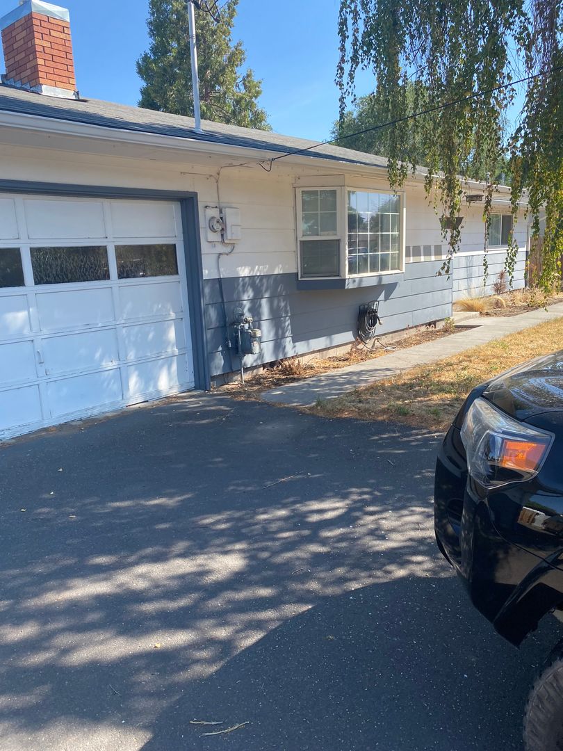 Klamath Falls House: 3823 Kelley Dr.