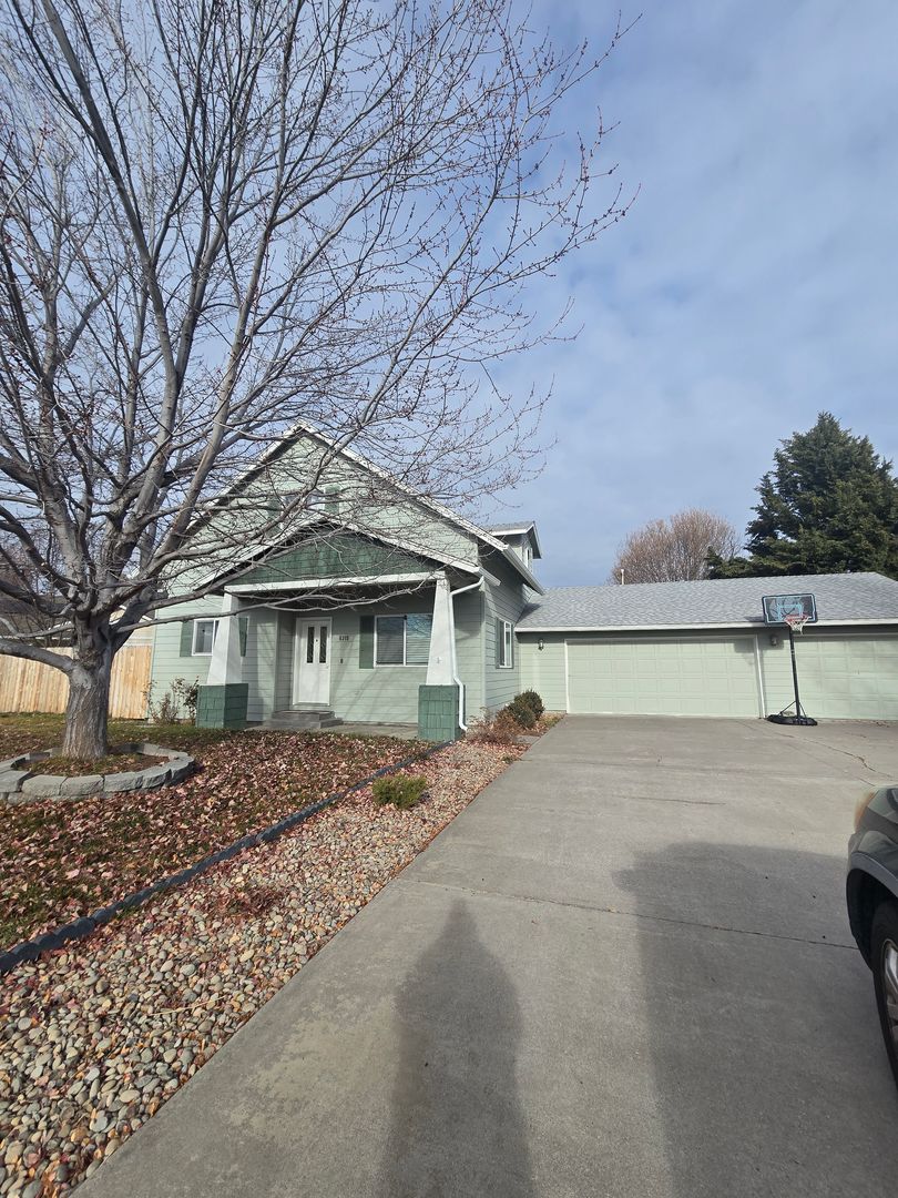 Klamath Falls House: 6315 Metro St.